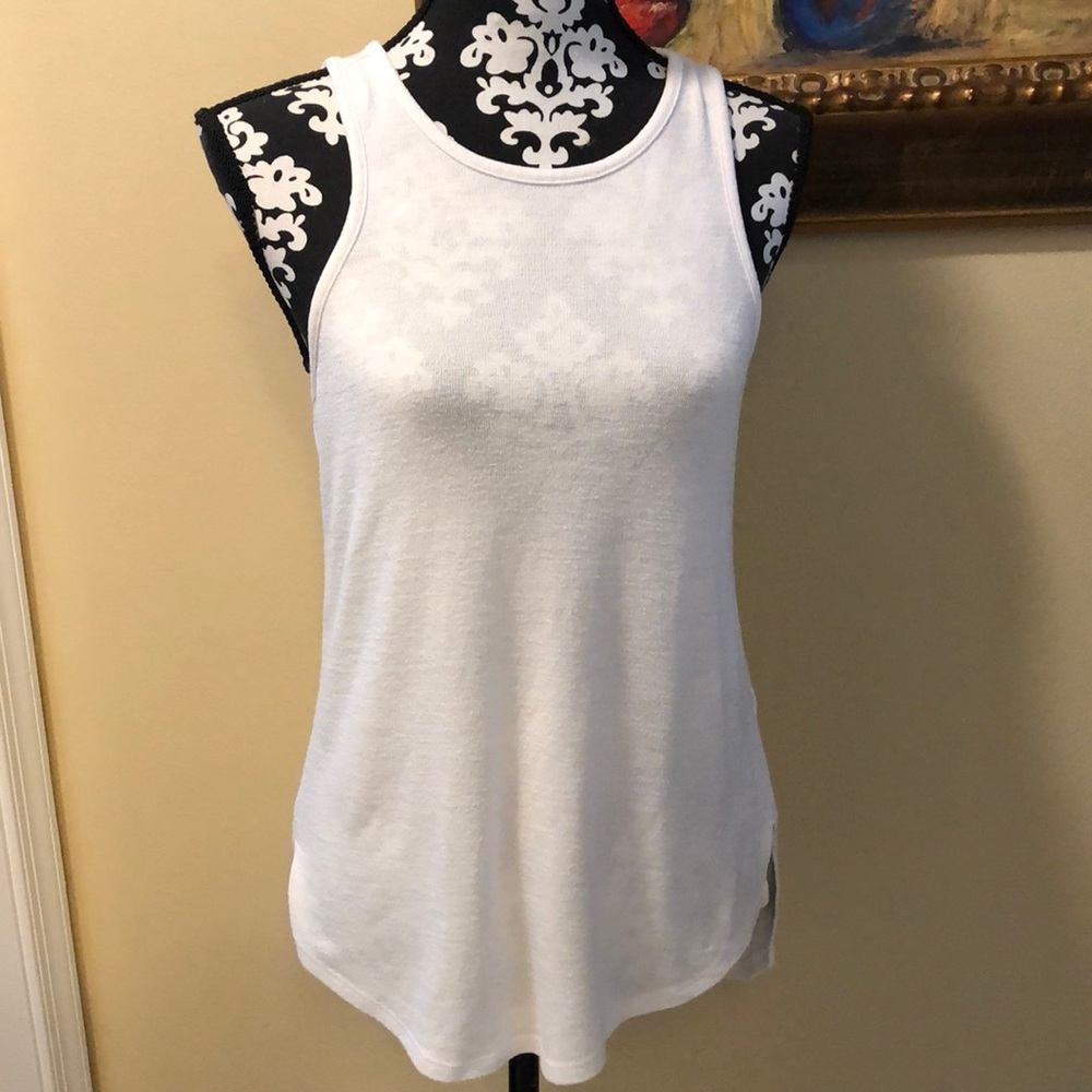 🍌 Banana Republic soft racer back long off white nubby knit tank top